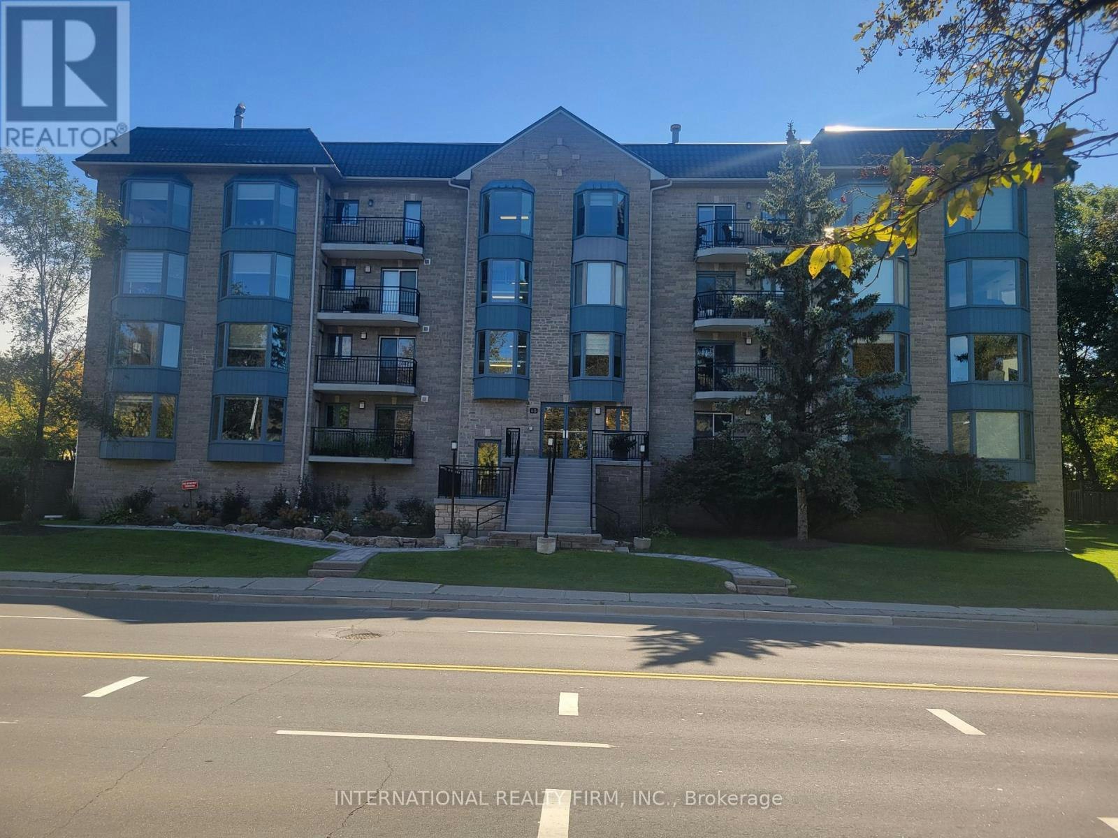310-85 Wellington Street W, Aurora, ON, L4G 2P2