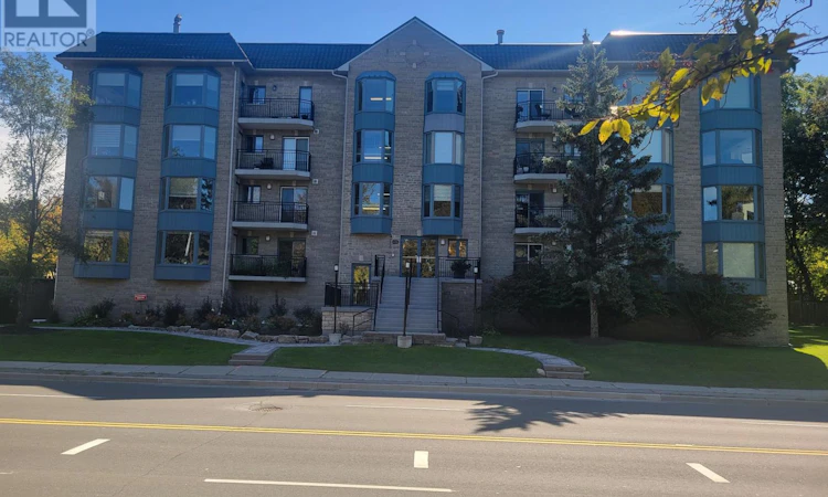 310-85 Wellington Street W