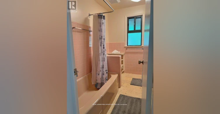 15 Willard Gardens, Toronto, ON, M6S 1E9 - 21