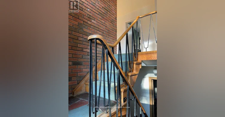 15 Willard Gardens, Toronto, ON, M6S 1E9 - 6