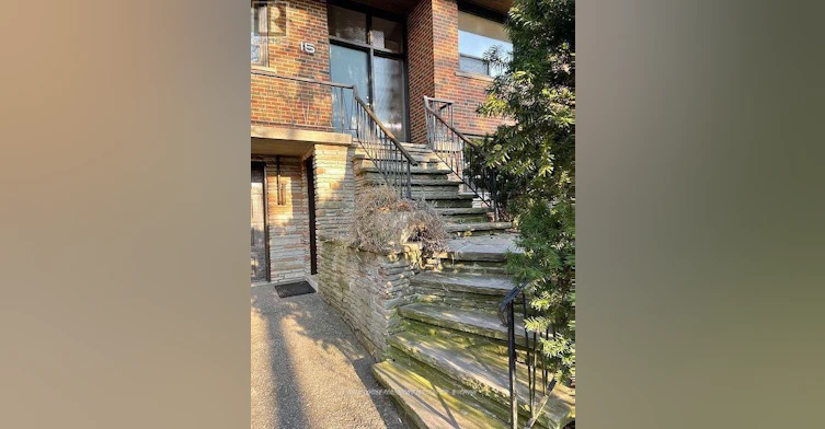 15 Willard Gardens, Toronto, ON, M6S 1E9 - 3
