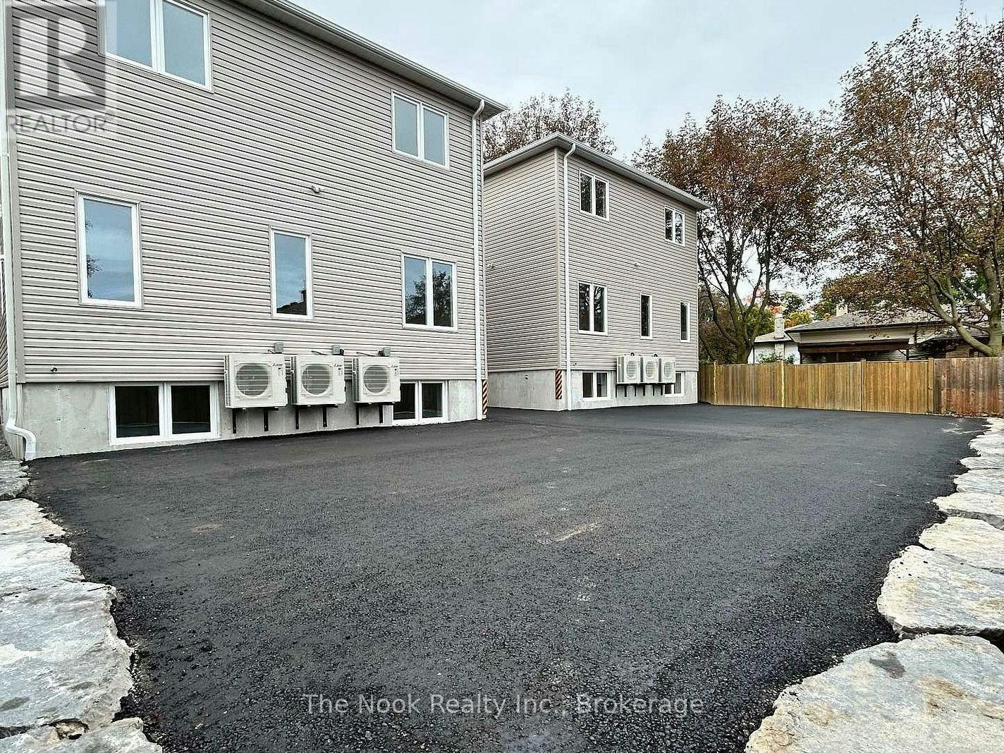 2-403 Thornton Road N, Oshawa, ON, L1J 6S9 - 24
