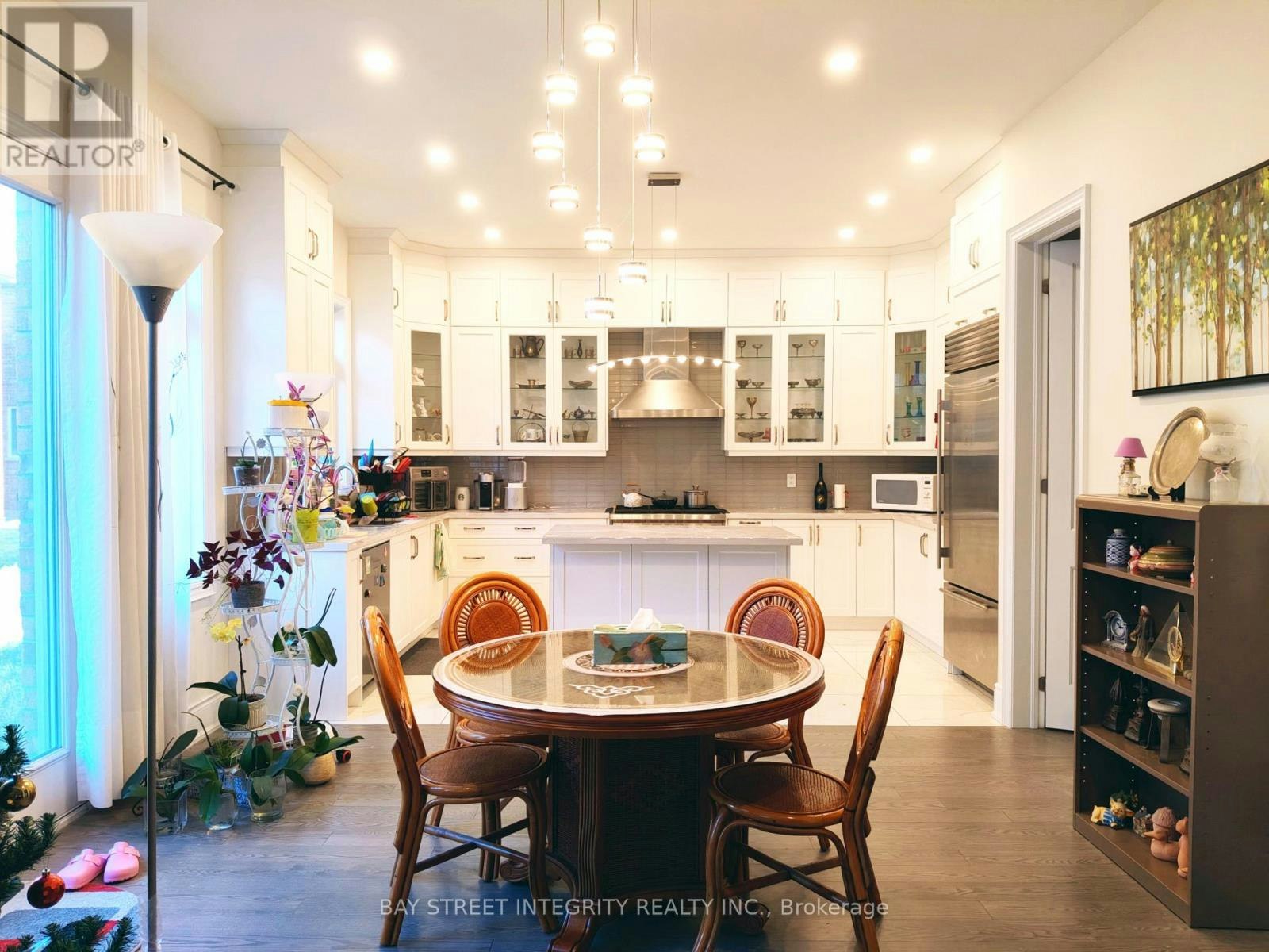 211 Hillsview Drive, Richmond Hill, ON, L4C 4L8 4