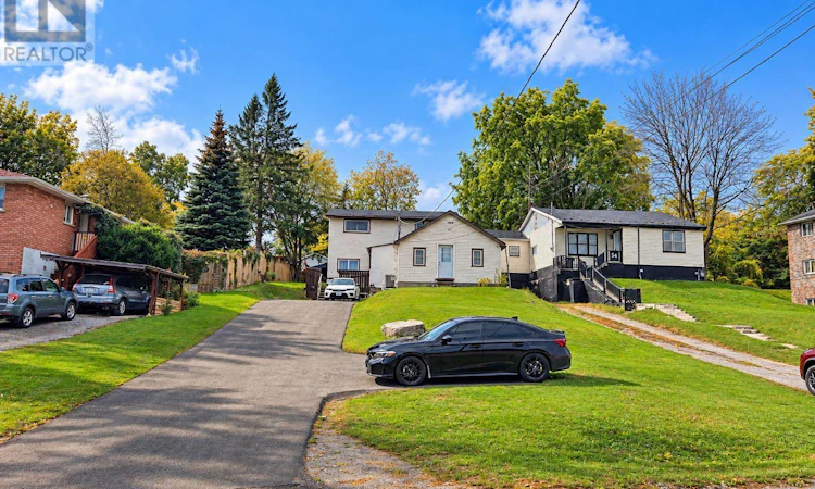 52 Wallbridge Crescent