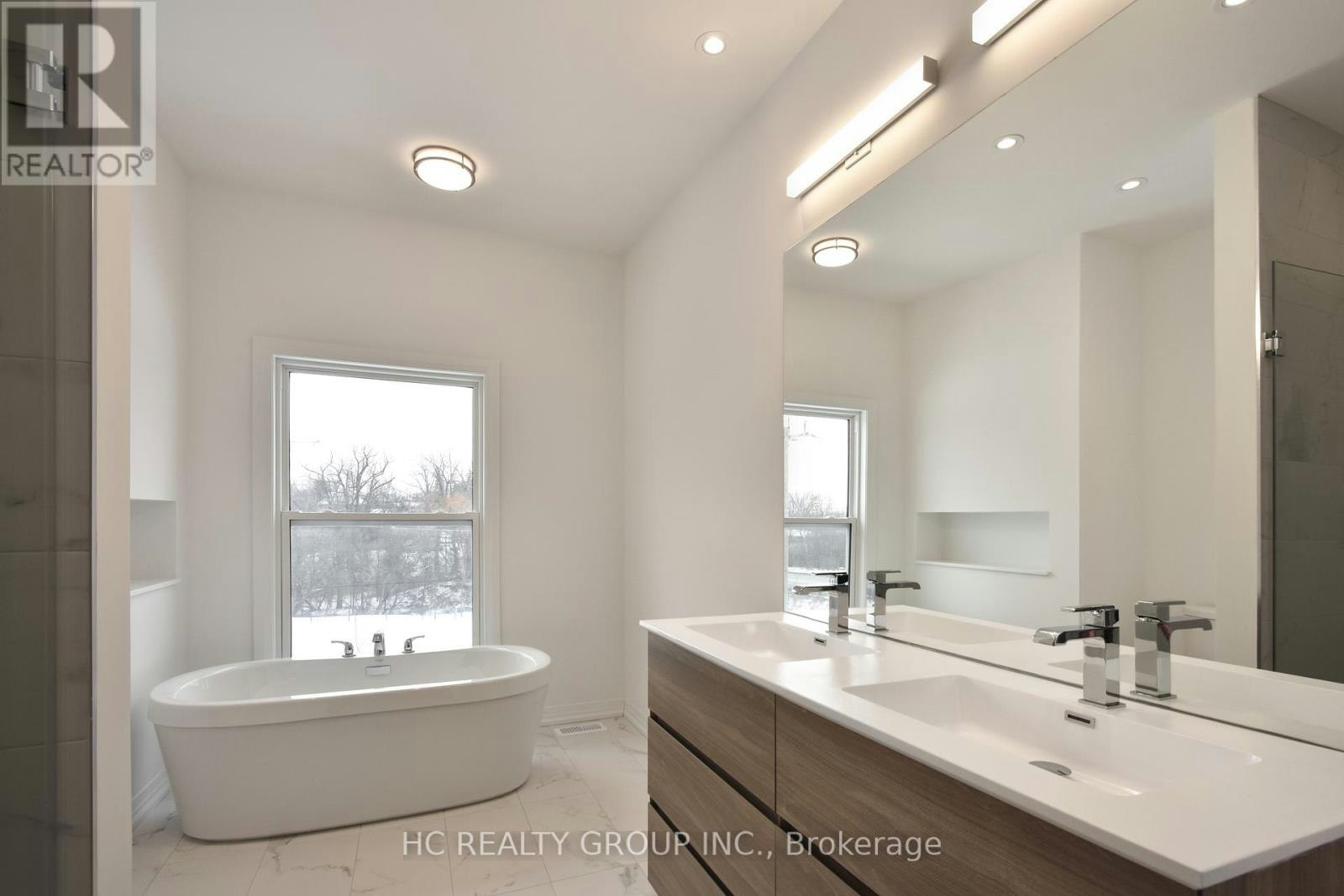 2 Yans Way, Markham, ON, L3R 0J8 - 8