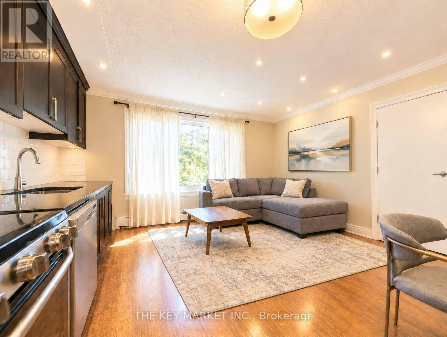 2-211 St Clements Avenue, Toronto, ON, M4R 1H3