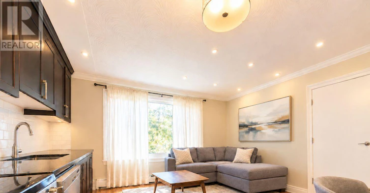 2-211 St Clements Avenue, Toronto, ON, M4R 1H3