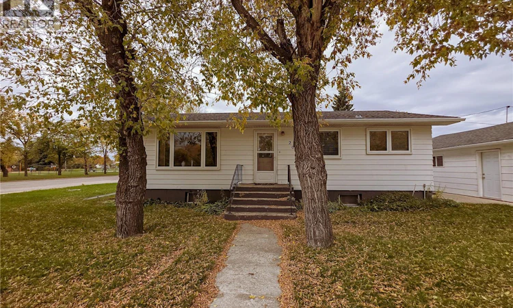 202 7th Avenue W