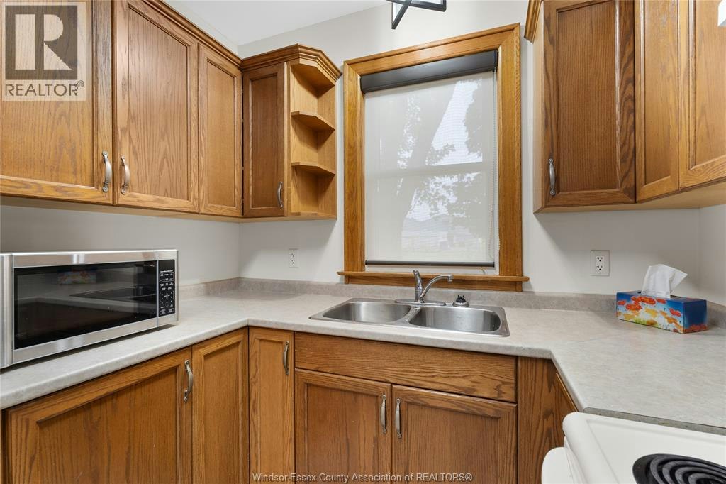 192 Shepherd Street East, Windsor, ON, N9X 2K3 - 11