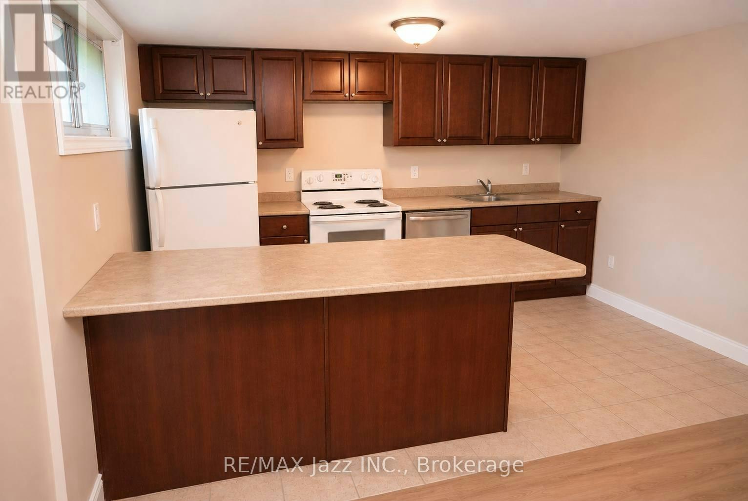 B-624 Stewart Street, Peterborough, ON, K9H 4C3 - 3