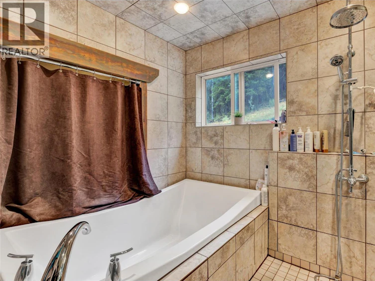 12300 E E 33 Highway Highway, Kelowna, BC, V1P 1K4 - 51