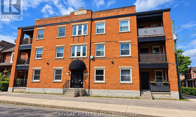 455 King William Street S