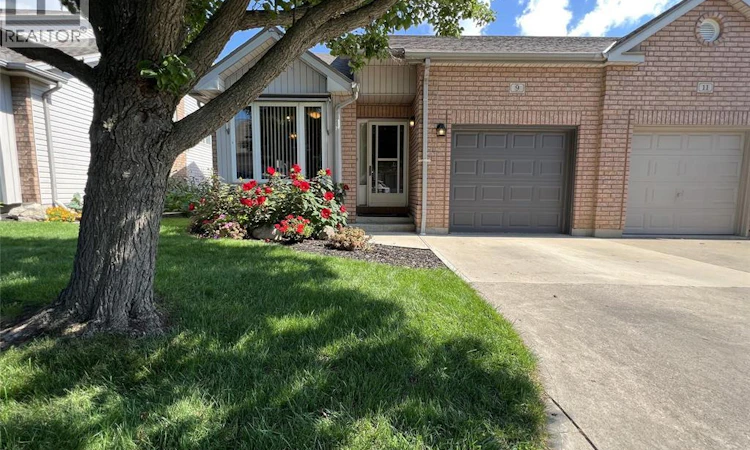 9 Erie Glen Crescent