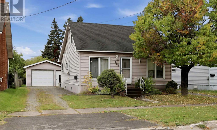 165 Spadina Avenue