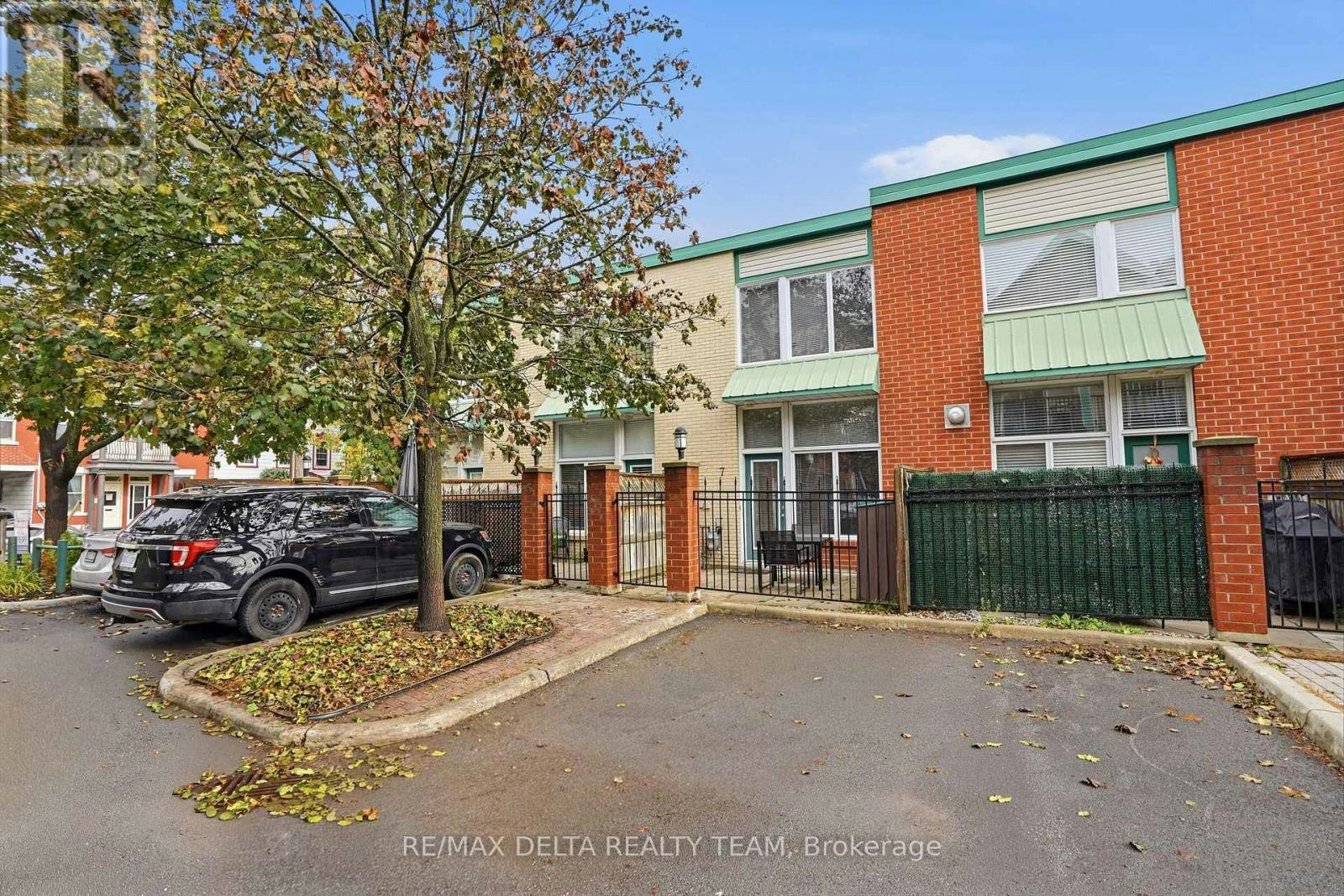 7-170 Cathcart Street, Ottawa, ON, K1N 5B9
