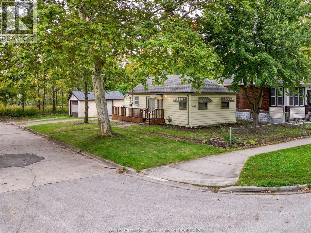 3605 Bloomfield, Windsor, ON, N9C 1S1