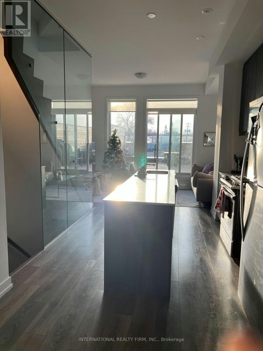 48 Perth Avenue, Toronto, ON, M6R 0A8 - 3