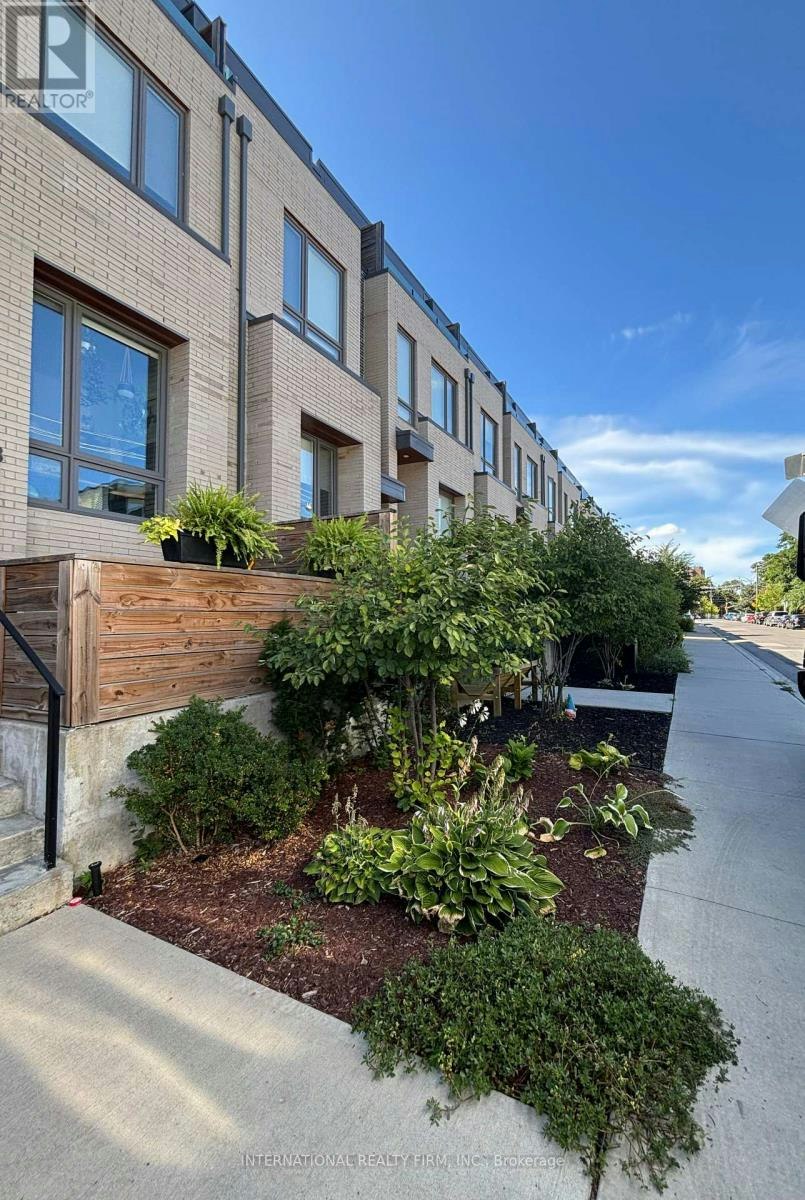 48 Perth Avenue, Toronto, ON, M6R 0A8
