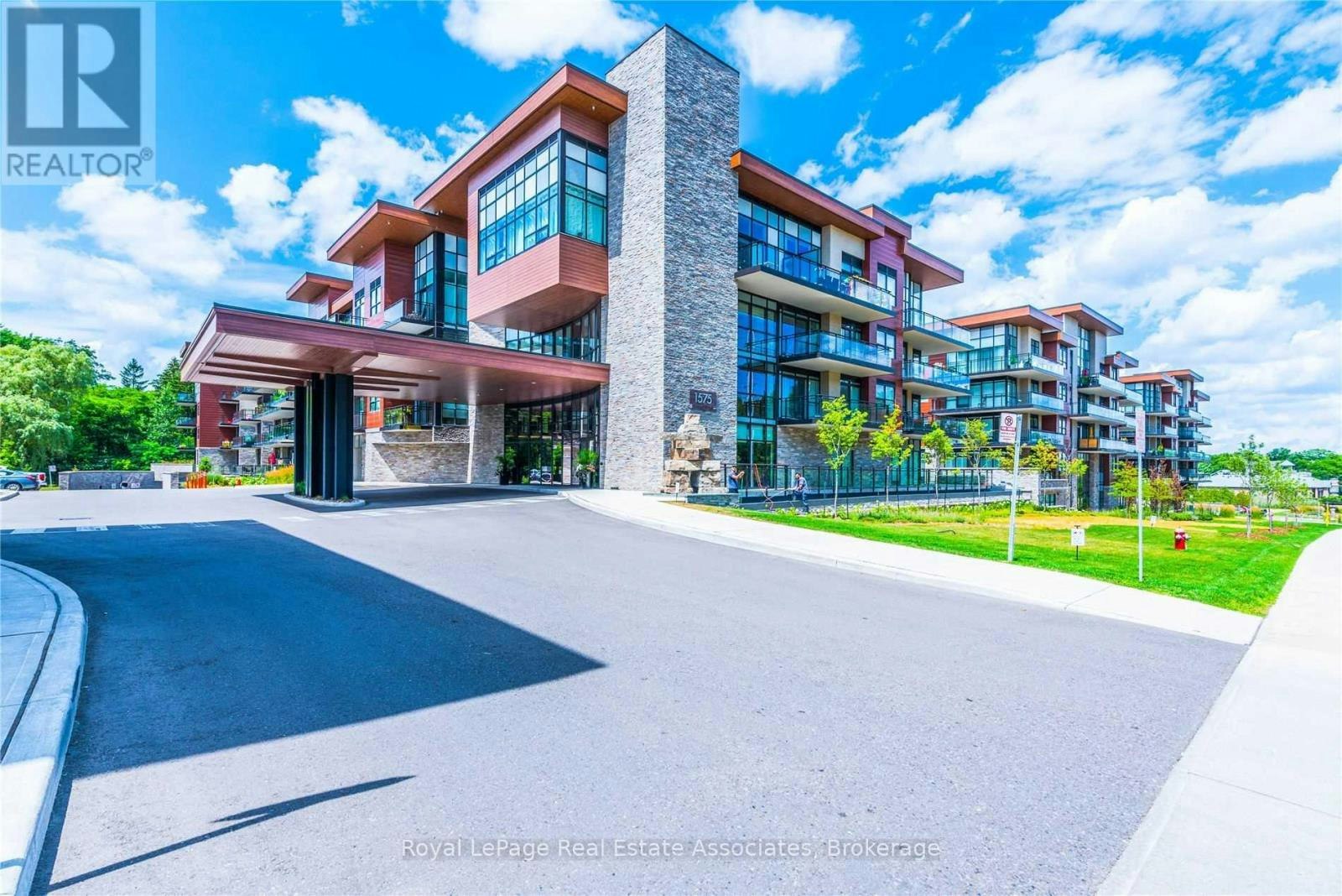 141-1575 Lakeshore Road W, Mississauga, ON, L5J 0B1