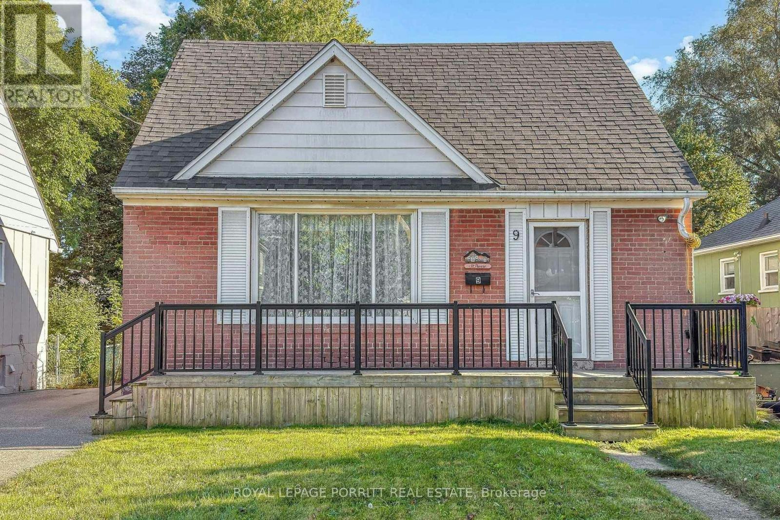 9 Putney Road, Toronto, ON, M8W 2K6