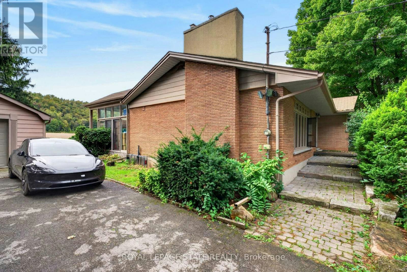 984 8 Highway Highway, Hamilton, ON, L8E 5H9 3