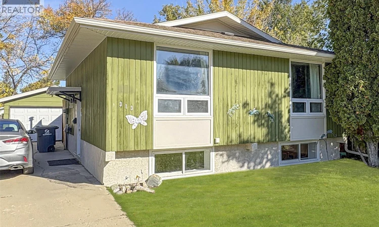 313 Birch Crescent
