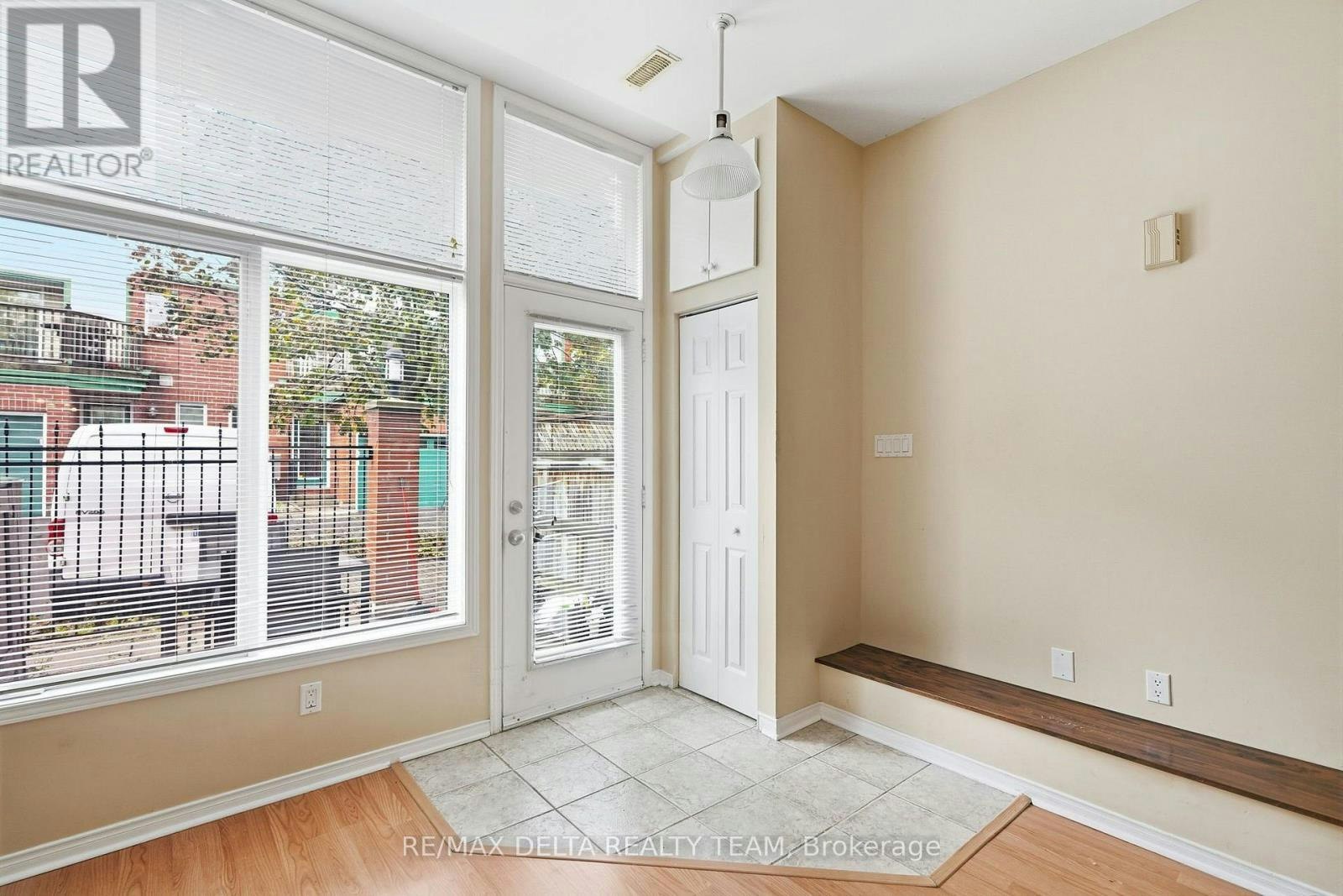7-170 Cathcart Street, Ottawa, ON, K1N 5B9 4