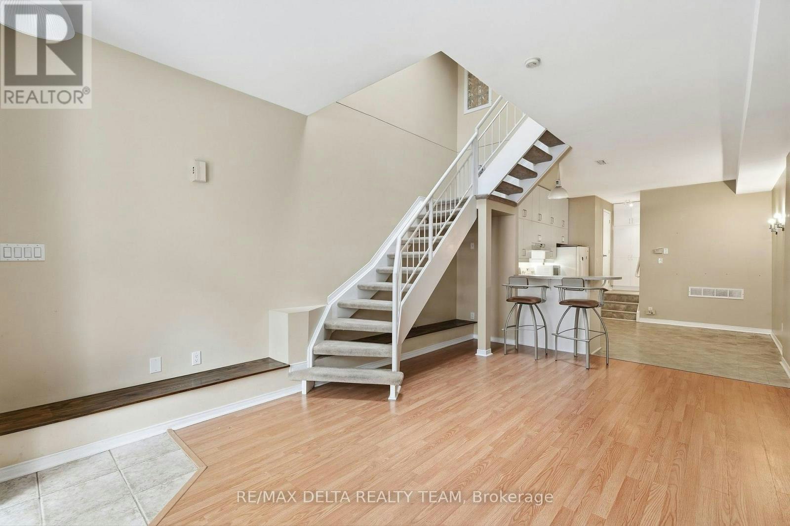 7-170 Cathcart Street, Ottawa, ON, K1N 5B9 5