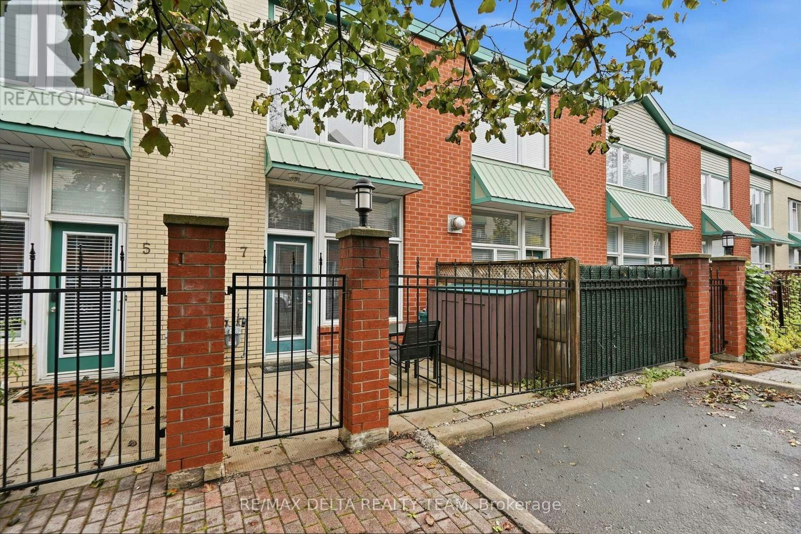 7-170 Cathcart Street, Ottawa, ON, K1N 5B9 2