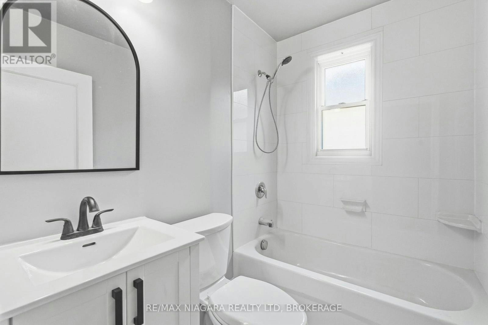 UPPER-422 Brunswick Street, Hamilton, ON, L8H 6S4 - 12