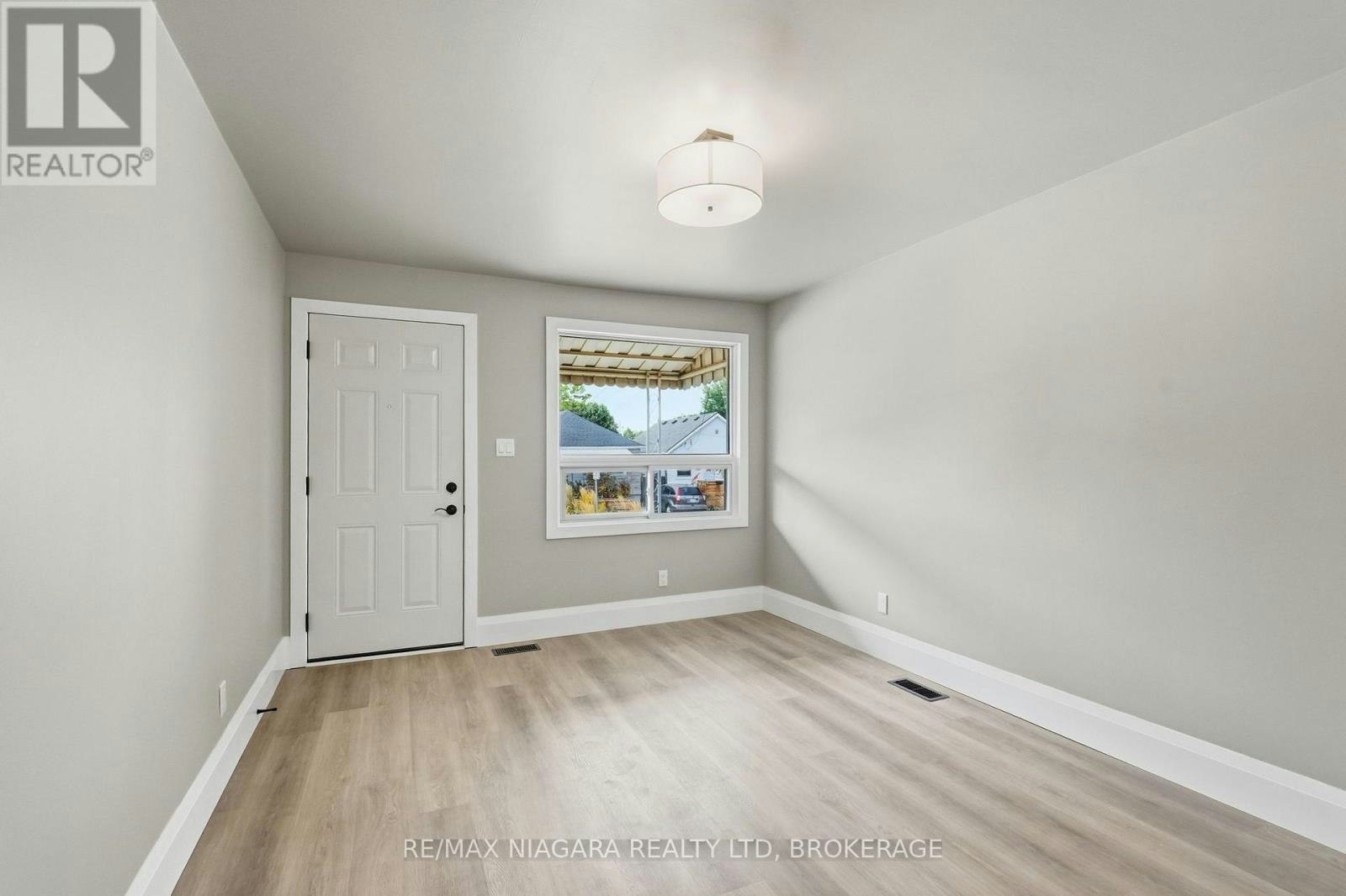 UPPER-422 Brunswick Street, Hamilton, ON, L8H 6S4 - 9