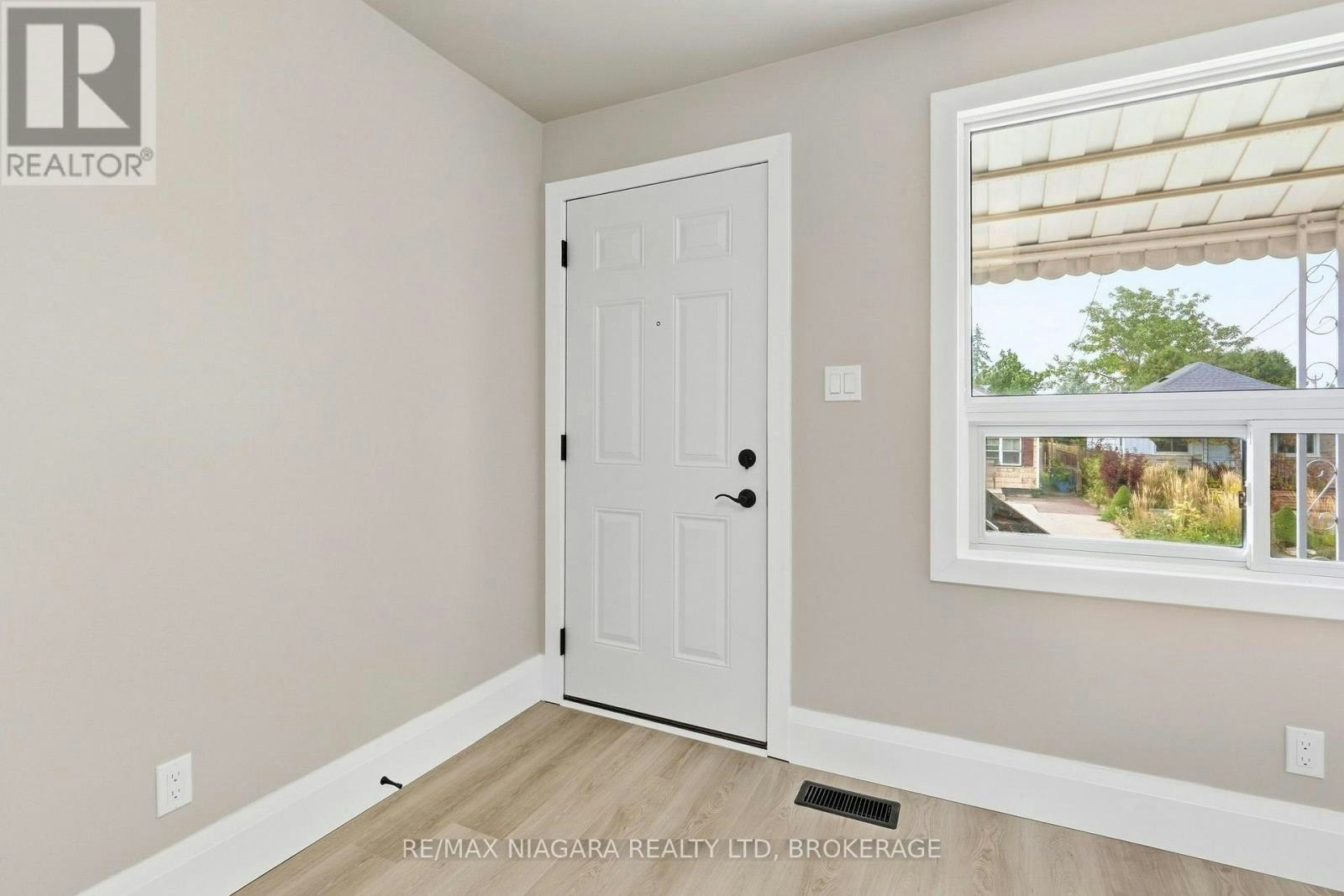 UPPER-422 Brunswick Street, Hamilton, ON, L8H 6S4 - 7