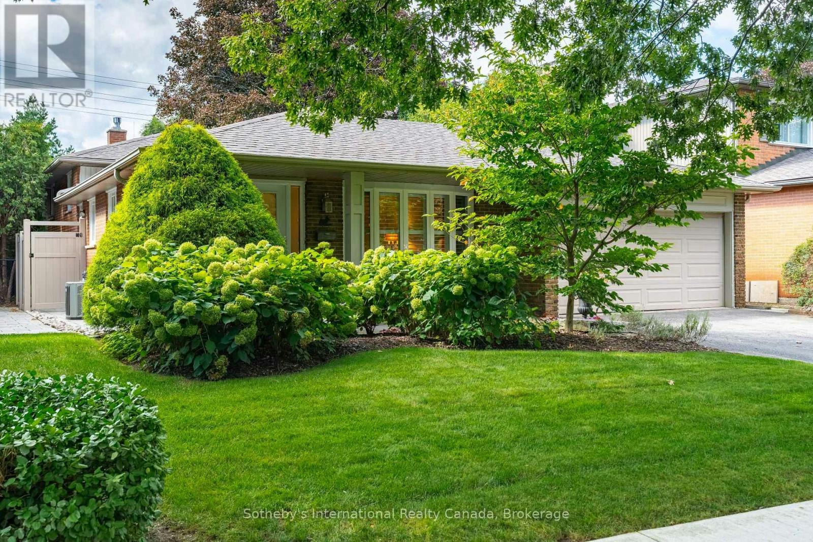 885 Fletcher Valley Crescent, Mississauga, ON, L5J 2X6