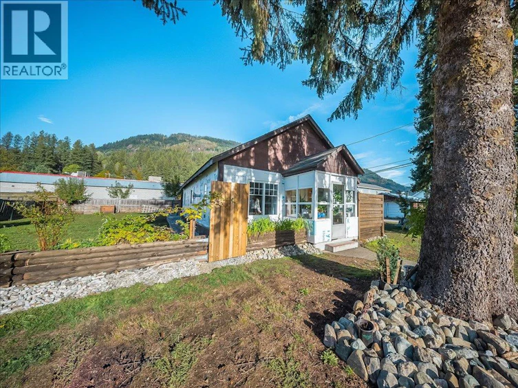 514 Davies Avenue, Salmo, BC, V0G 1Z0 - 8