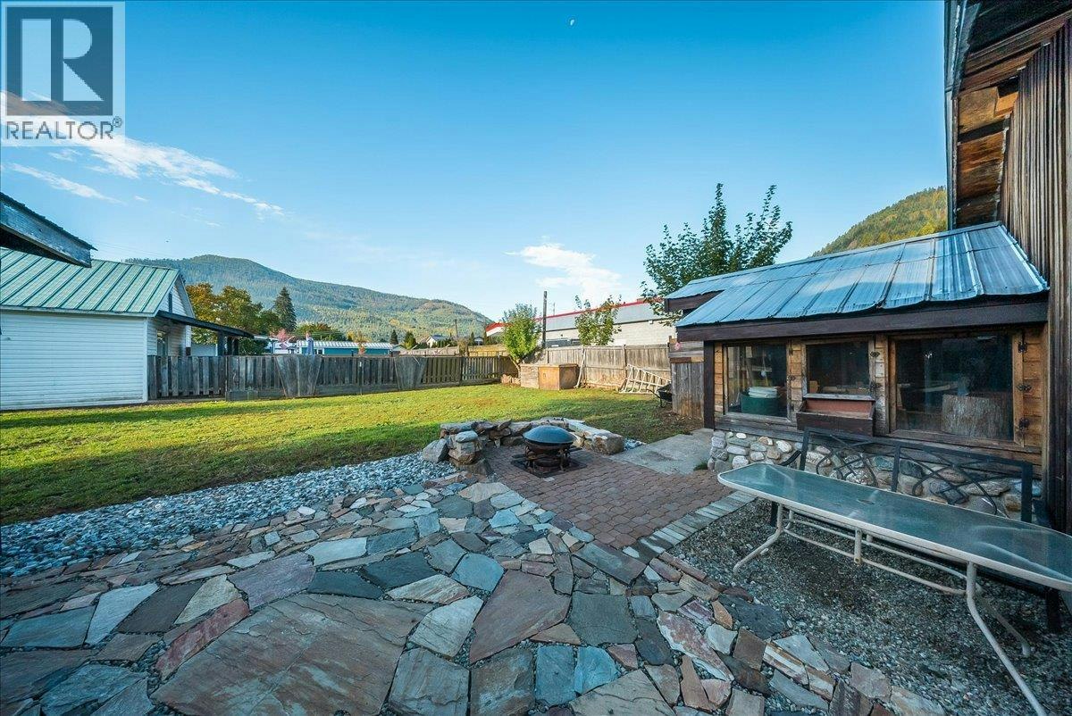 514 Davies Avenue - 5