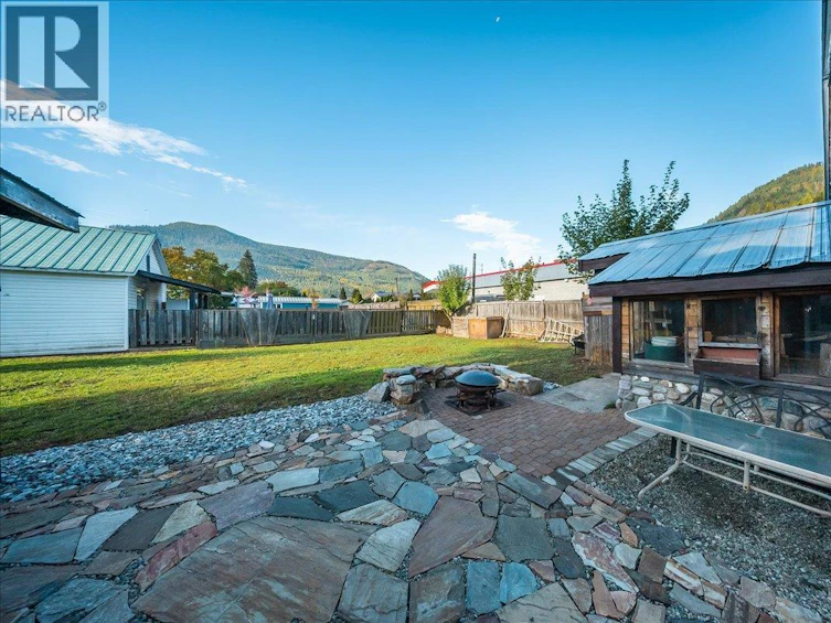 514 Davies Avenue, Salmo, BC, V0G 1Z0 - 5