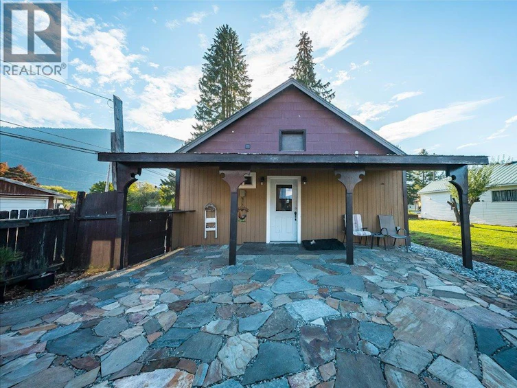 514 Davies Avenue, Salmo, BC, V0G 1Z0