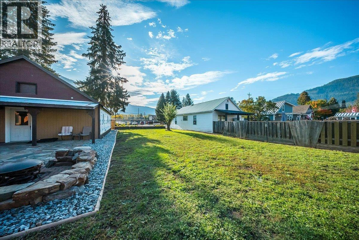 514 Davies Avenue, Salmo, BC, V0G 1Z0 - 6