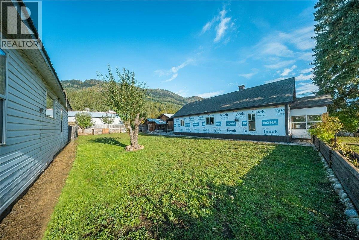 514 Davies Avenue, Salmo, BC, V0G 1Z0 - 7