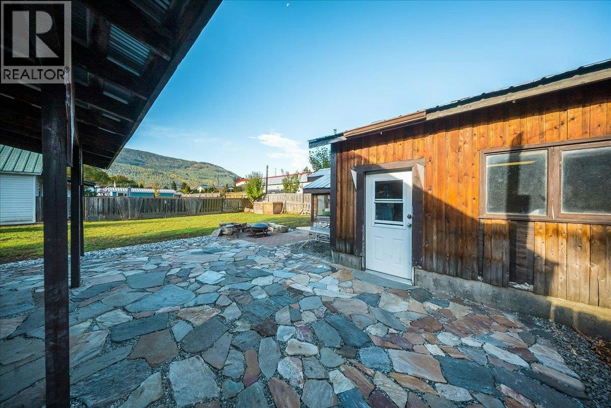 514 Davies Avenue - 4