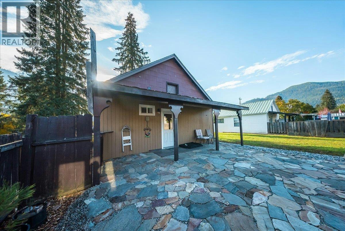 514 Davies Avenue - 2
