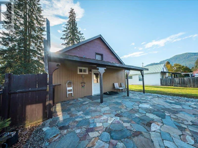 514 Davies Avenue - 2