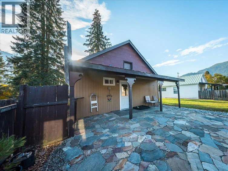 514 Davies Avenue, Salmo, BC, V0G 1Z0 - 2