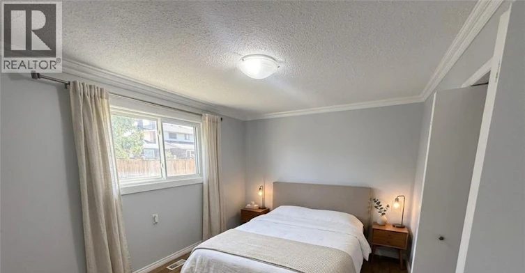 37 Elora Drive, Hamilton, ON, L9C 6T4 - 4