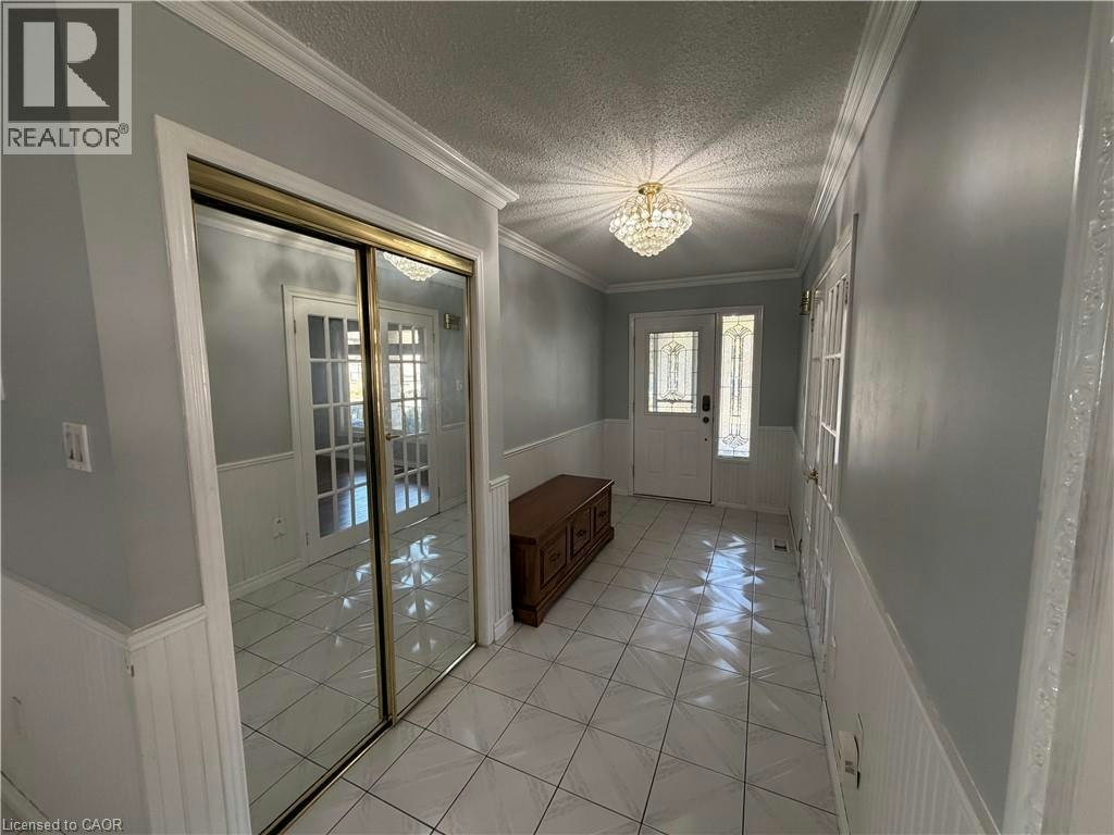 37 Elora Drive, Hamilton, ON, L9C 6T4 - 5