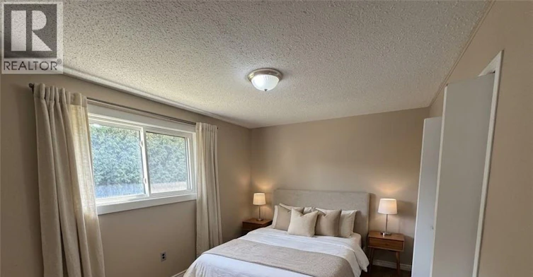 37 Elora Drive, Hamilton, ON, L9C 6T4 - 3