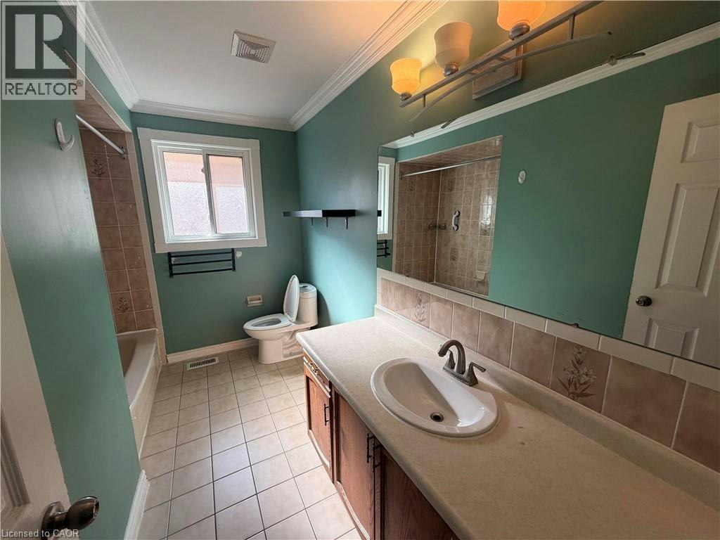 37 Elora Drive, Hamilton, ON, L9C 6T4 - 12