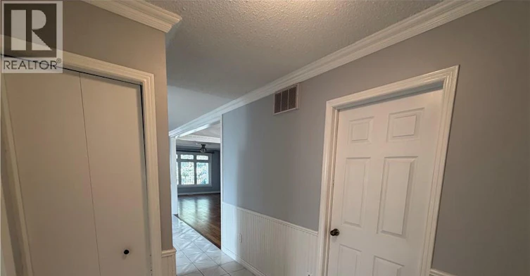 37 Elora Drive, Hamilton, ON, L9C 6T4 - 9