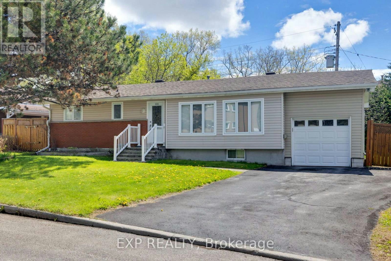 888 Charleswood Avenue, Ottawa, ON, K1K 0W3