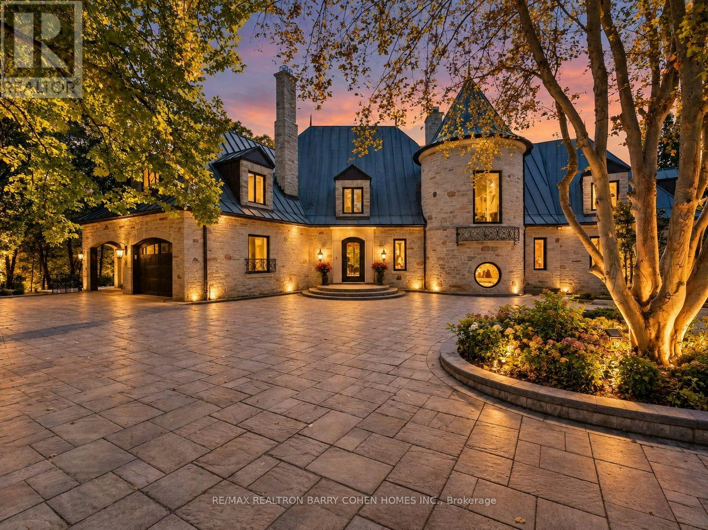 25 Tudor Gate, Toronto, ON, M2L 1N3